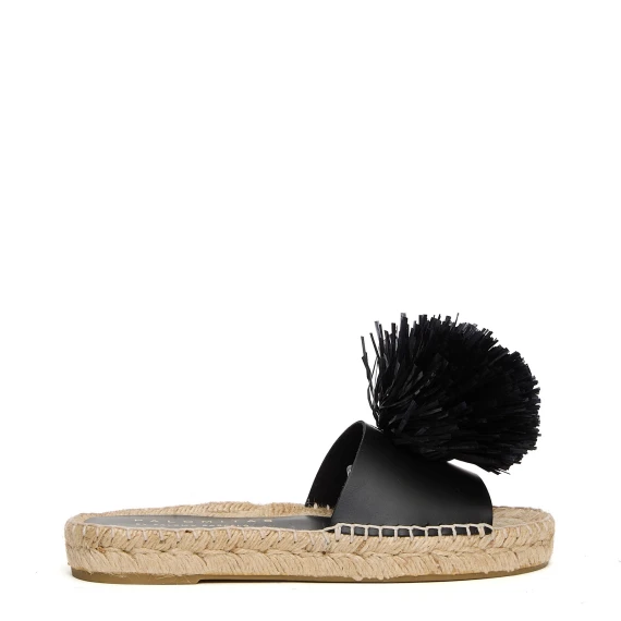 Sabot in pelle nera con ciuffo