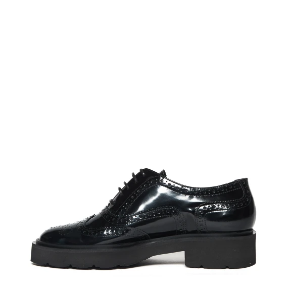 Scarpa D122M in pelle verniciata