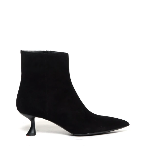 Tronchetto Cleope5 in pelle scamosciata nera