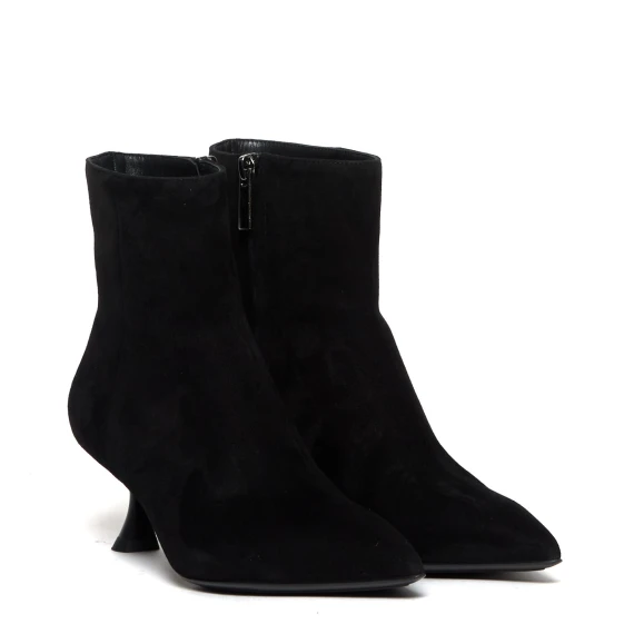 Tronchetto Cleope5 in pelle scamosciata nera